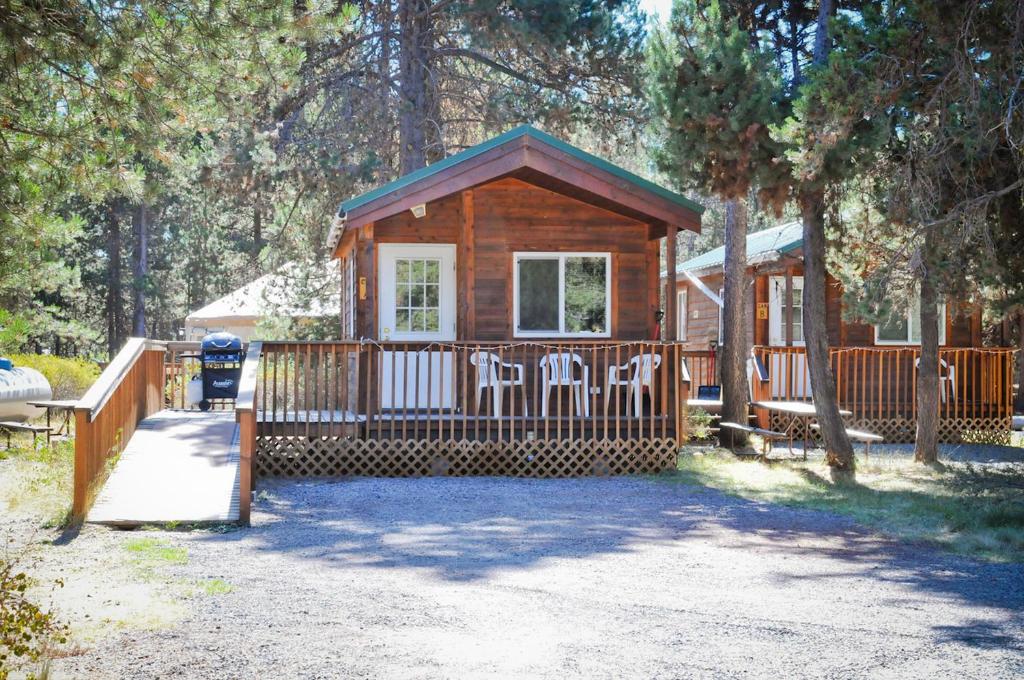 Bend-Sunriver Camping Resort Studio Cabin 8